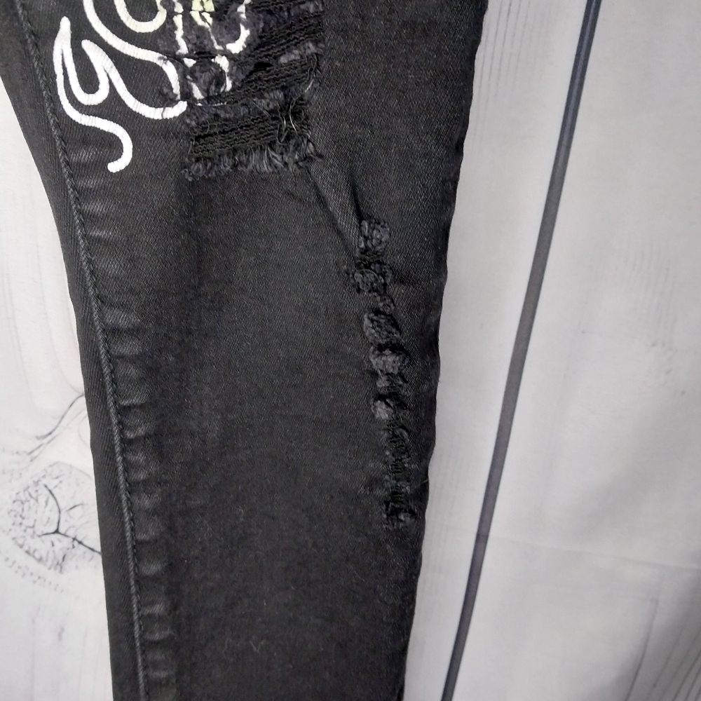 Red Fox Graphic distressed Jeans Size 1 - Picture 5 of 16